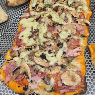 Pizza Capricciosa (Media)