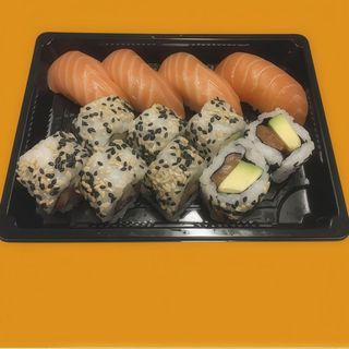 Bandeja Salmón Roll (8 Uds.) + Sushi Salmón (4 Uds.)