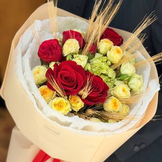 Sant Jordi Round Twist Bouquet