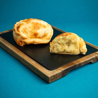 Empanada Cebolla y Queso