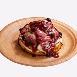 1 Cinnamon Roll de Arándanos.