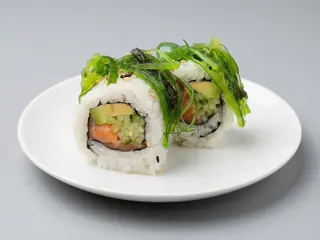 21A-Wakame Salmón Roll (4 Uds.)