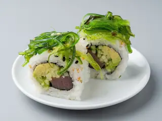 22A-Wakame Atún Roll(4 Uds.)