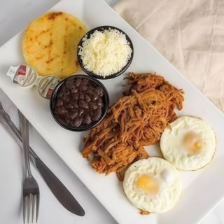 Pabellón Criollo Con Arepita