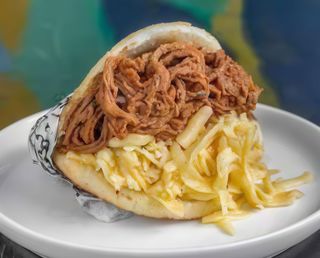Arepa Con Carne Y Queso