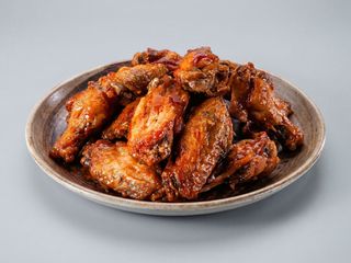 Alitas de Pollo con salsa BBQ x 12 unidades