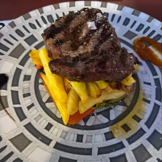 Medallones de Solomillo De Cerdo Ibérico En Salsa De Almendras