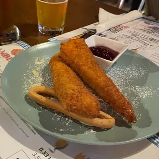 Queso Frito con Mermelada