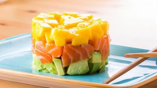 129.tàrtar de salmó, alvocat, mango