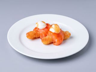 134.Salmón,langostino, queso roll
