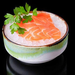 127. Sashimi De salmón (6 Uds.)