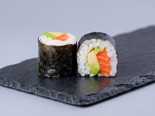 78. Maki De Aguacate i Salmón (8 Uds.)