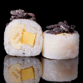 81. Uramaki De plátano ,mango con oreo cookies (8Uds.)