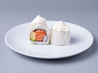 85. Uramaki De Salmón con aguacate I Queso (8 Uds.)