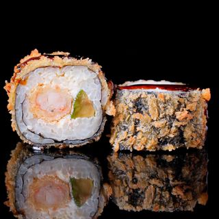 214. Tempura Maki De Tempura De langostino con aguacate (8 Uds.)