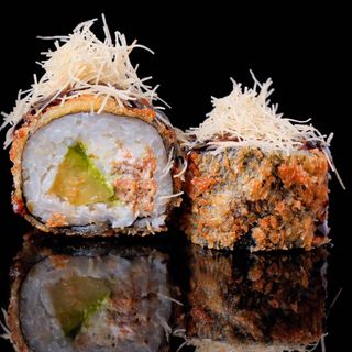 215. Tempura Maki De Tempura De Salmón con aguacate (8 Uds.)
