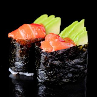 107. Gunkan De Salmón Picant I aguacate