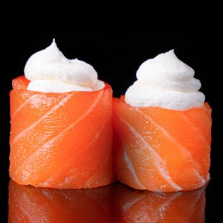 109. Gunkan De Salmón I Queso Crema