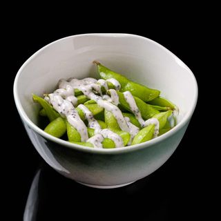 Edamame con salsa trufa