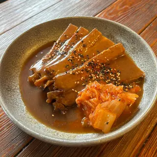 Ternera guisada con kimchee