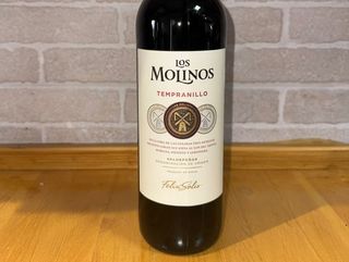 Botella vino tinto