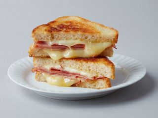Bikini de jamón dulce con queso
