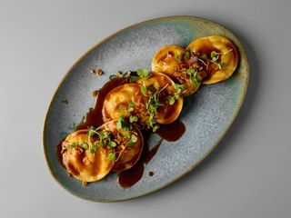 Grande sorrentino de costilla con salsa ragú barbacoa