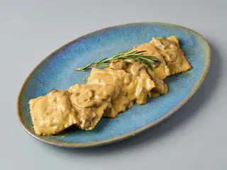 Giganti de cordero lechal en salsa de Pedro Ximenez y foie