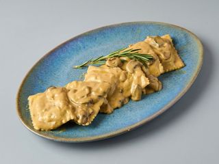 Giganti de cordero lechal en salsa de Pedro Ximenez y foie