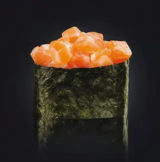 68A. Gunkan salmón (2 pzs.)