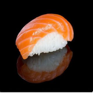 48- Nigiri salmón (3 pzs.)