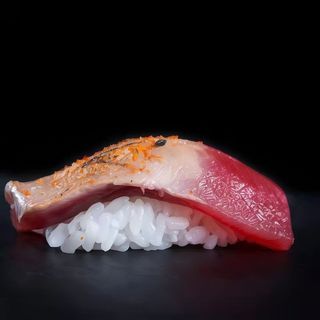 53- Nigiri atún tostado (3 pzs.)