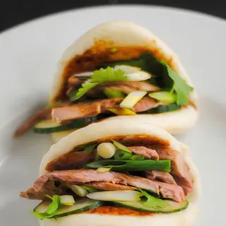 21G-Pan bao con relleno Pato frito (2 pza.)