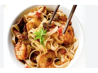 Pasta arroz estilo thai gambas