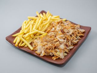 Plato Con Pollo Solo Carne y patatas 