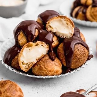 Profiteroles Con Nata