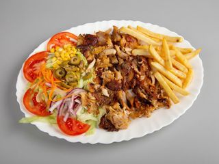 Plato Shawarma De Pollo Con Patatas y pan