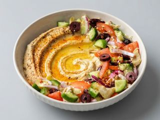 Hummus Fresh Salad con Pan libanese 