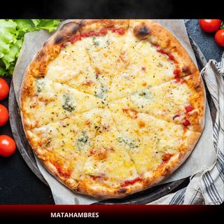 Pizza cuatro (4) quesos y oregano