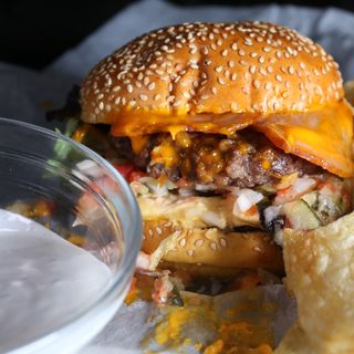 Roquefort Splash Burger + patatas fritas