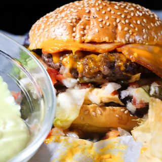 Cebolla Caramelizada Splash Burger + patatas fritas