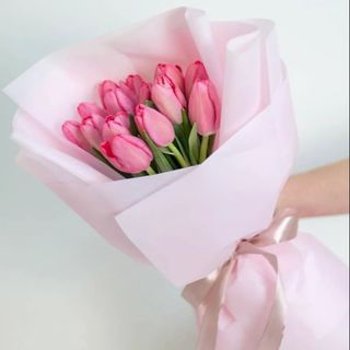 Ramo de tulipanes de color rosa o lila