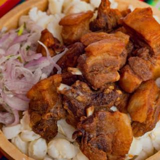 Mote con chicharrón