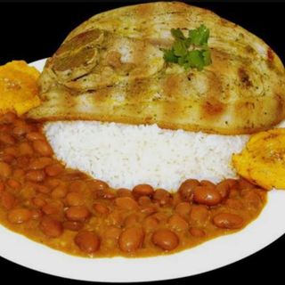 Arroz con menestra de fréjoles y chuleta
