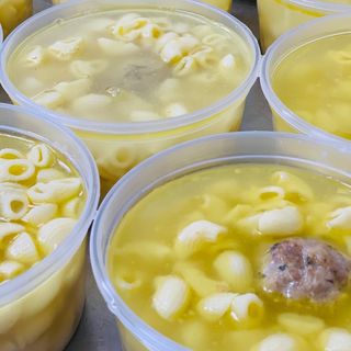 Sopa de galets con “pilota” de ternera 