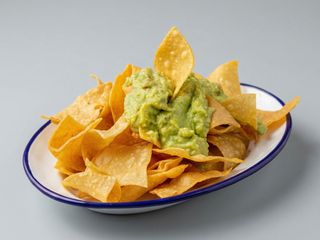 Nachos Con Guacamole