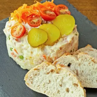 Combo Pollo, Bravas, Ensaladilla y Croquetas