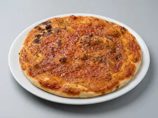 Focaccia roja con queso
