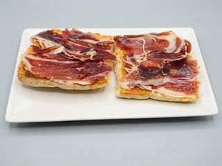 Torratada De Jamón Ibérico Con Pan De Coca