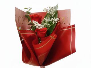 2 Rosas rojas decoradas